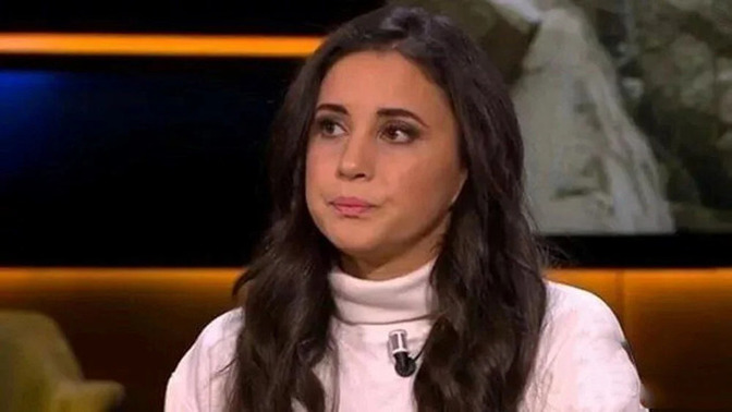 Hollanda’da Türkiye için başlatılan yardım kampanyasında birçok akrabasını kaybeden Karsu da aktif rol almış. Müthiş biri değil mi?