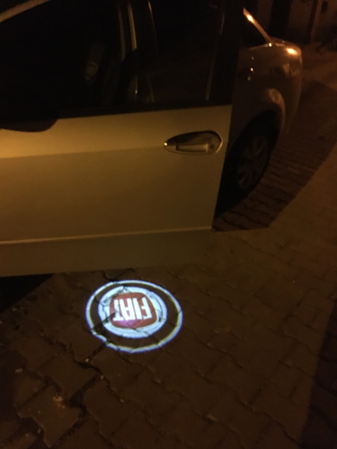 Arabalar da kapı altı led logo aydınlatma ışığı nasıl buluyorsunuz kullanıyor musunuz?