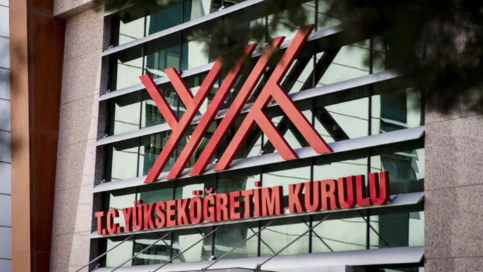 Yükseköğretim Kurulu, 14:00te 2022-2023 akademik yılı için açıklama yapacakmış. Uzaktan eğitim kararından vazgeçerler mi?
