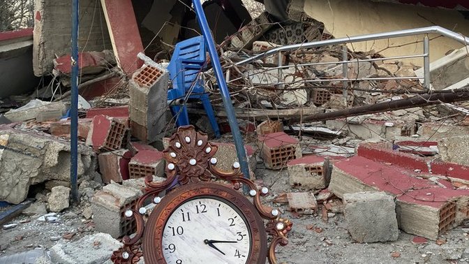 Ünlüler Sosyal medya da eğlence platformundan uzak durmaya başladı birde ben , doğru karar değil mi?