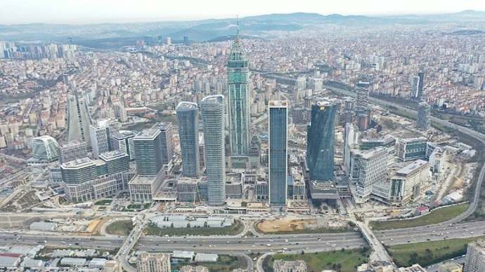 İstanbulda 93 okul deprem riski için boşaltılacak. Okulların açılmasına bir gün kala taşınma işleri yetişecek mi?