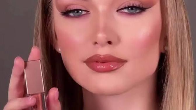 Gloss ruj mu daha hoş görünüyor mat ruj mu?
