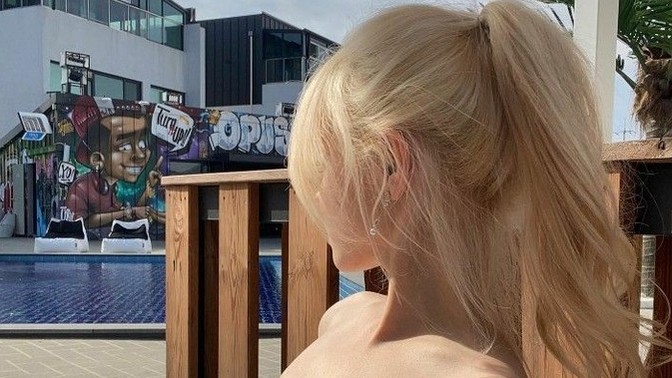 Herkesin saçını renk renk boyattığını görünce benim de canım çekiyor ama o saç yıpranmasına değer mi?