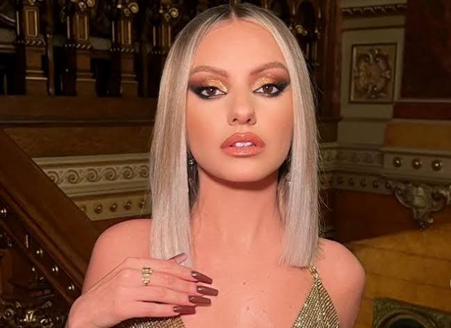 Alexsandra Stan depreme destek olmak için Güneş Doğacak adlı şarkı çıkartmış dinlediniz mi?