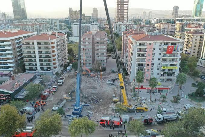 Deprem bölgelerinde temiz su, duş ve tuvalet problemleri ciddi seviyede. Peki o kadar yardım da bu sorunlar neden görülmüyor?