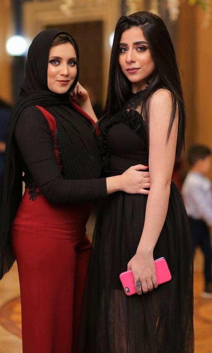 Bunlar neden böyle poz verio Günah degilmi?