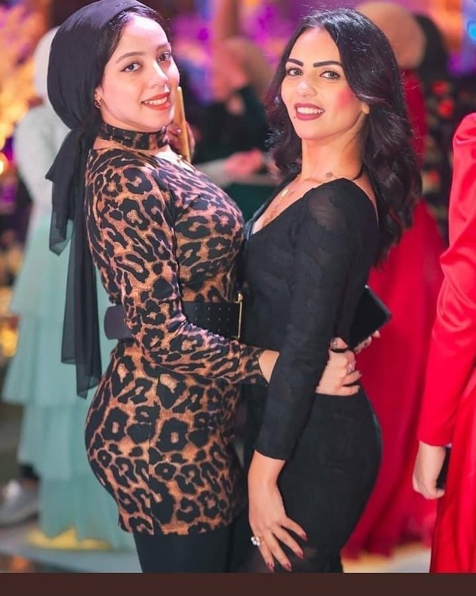 Bunlar neden böyle poz verio Günah degilmi?