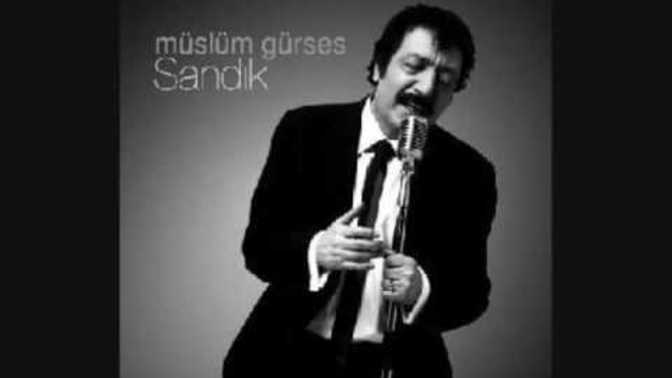 Durduk yere mutlu olsanız bile arabesk açıp dinler misiniz?