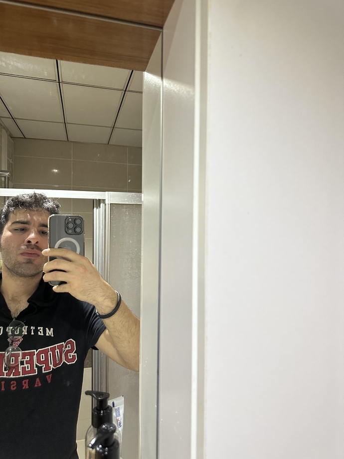 Çocukken sarışın güzelken şimdi neden böyle esmer Çirkin oldum?