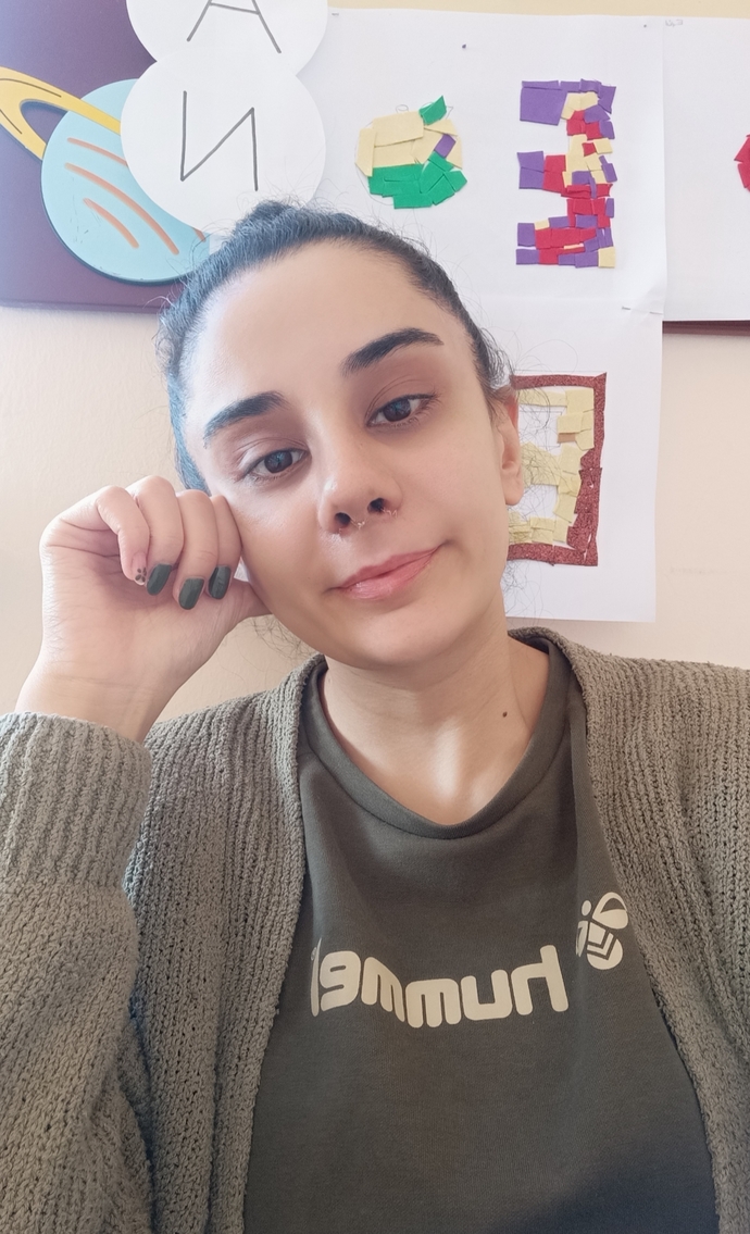 Makyajsız solgun mu yüzüm ve sizce yaşım kaç?😂?