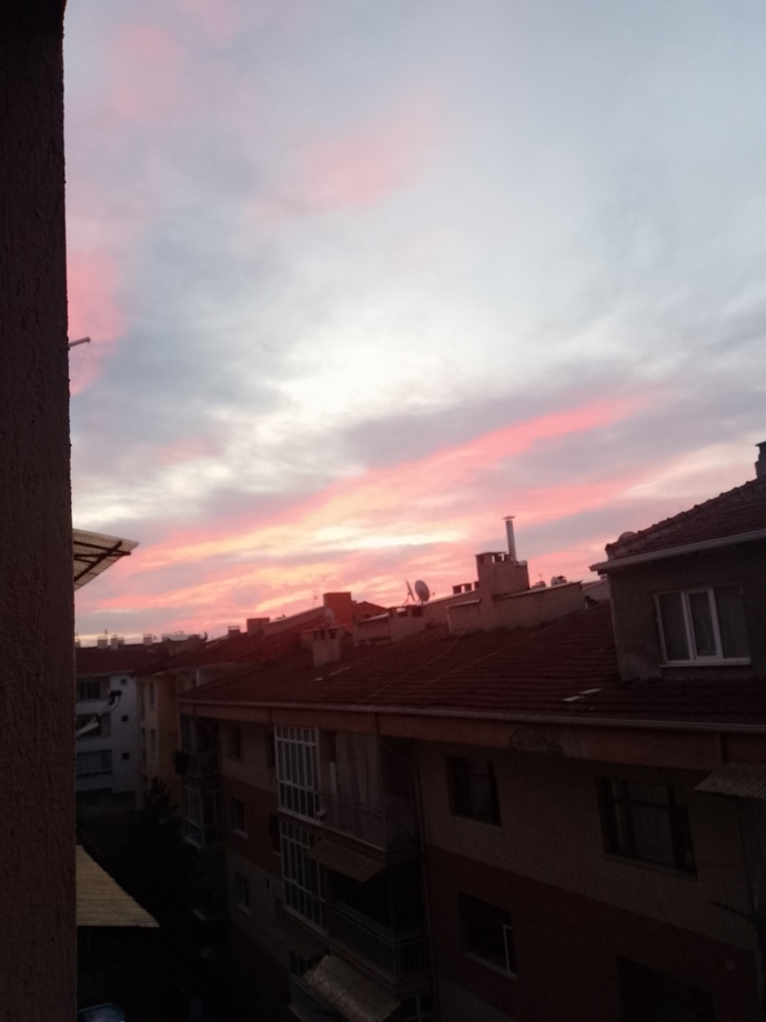 Günaydın herkese bulutlar böyle nedense?