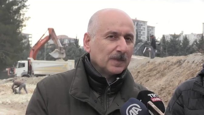 Ulaştırma Bakanı, “Depremde sadece birkaç yolumuz etkilendi. Yaptığımız yollar sayesinde ulaşımı kesintisiz sağlamış olduk” demiş. Sahiden böyle mi oldu?