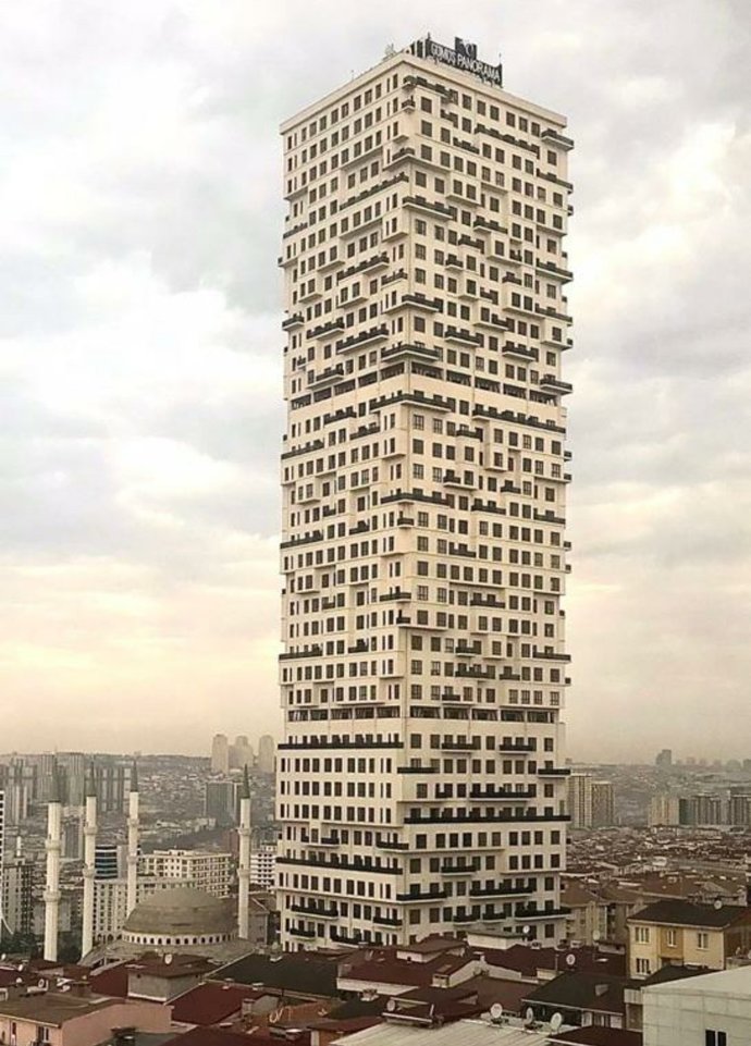 İstanbul Esenyurtta bulunan bu binaya bakınca ne görüyorsunuz?