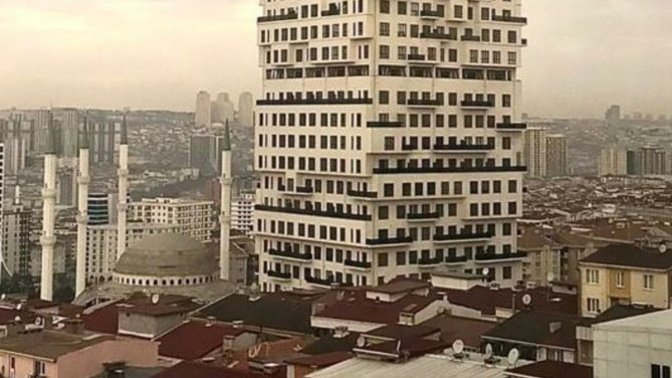 İstanbul Esenyurt'ta bulunan bu binaya bakınca ne görüyorsunuz?