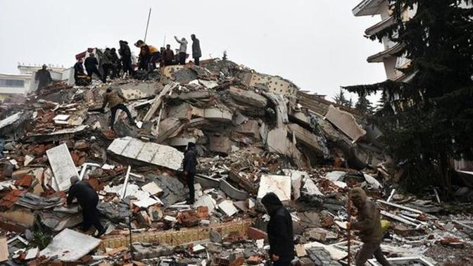Hatay'da deprem oldu, binamız yana doğru eğildi. Eve girip eşyalarımı almam problem olur mu?