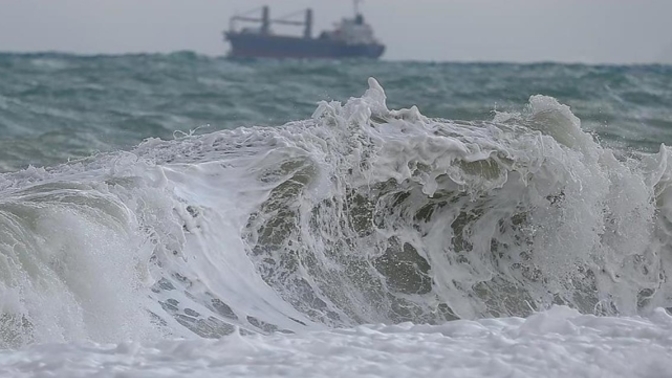 Mersin Valiliği de "deniz kıyısından uzak durun" diye uyarı yaptı. Neler oluyor böyle?