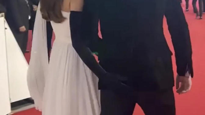 Prenses Kate, kocası prens William’ın toplum içinde poposunu elledi! Eşiniz size karşı böyle bir davranışta bulunsa, ne yapardınız?