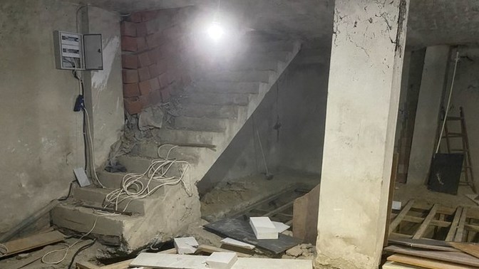 Kağıthane'de bir kişi, gizlice bir binanın zemininde kazı çalışması yaparak kaçak kat inmiş, depremlerden ders almadık mı?