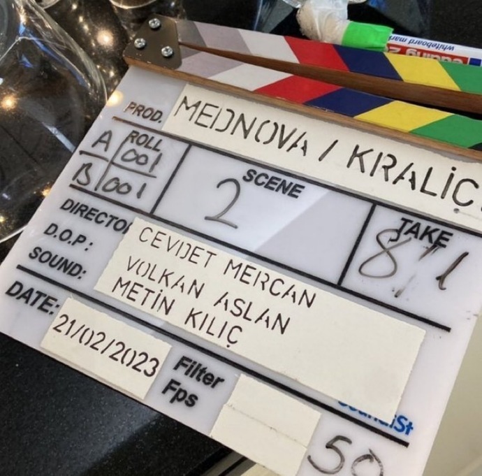Burcu Özberk ve Gökhan Alkanın başrolleri paylaştığı Kraliçe’nin çekimlerine başlandı. İkilinin uyumu nasıl olur sizce?