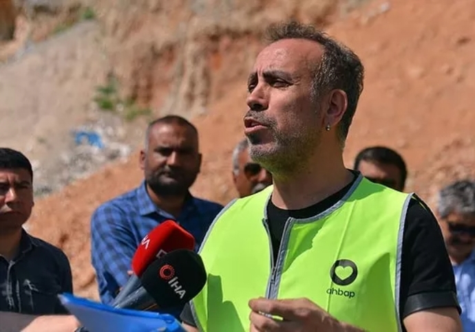 Haluk Levent, Kendisini Depremle İlgili Felaket Tellallığı Yapmakla Suçlayan Kişiye Tepkisini Koydu! Sizce Kim Haklı?