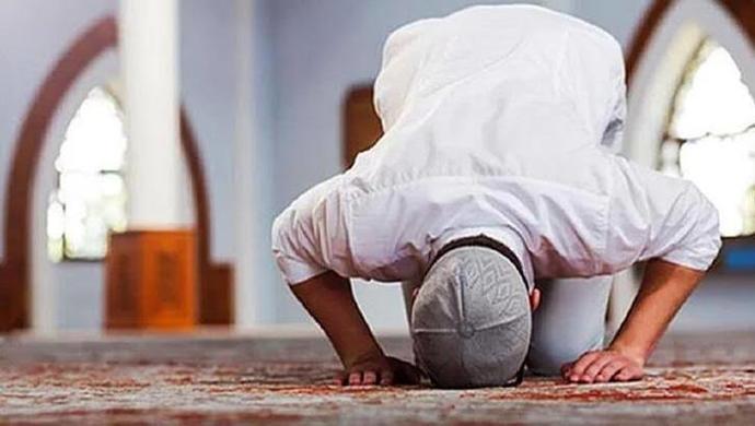 Ailenizde namaz kılan var mı?