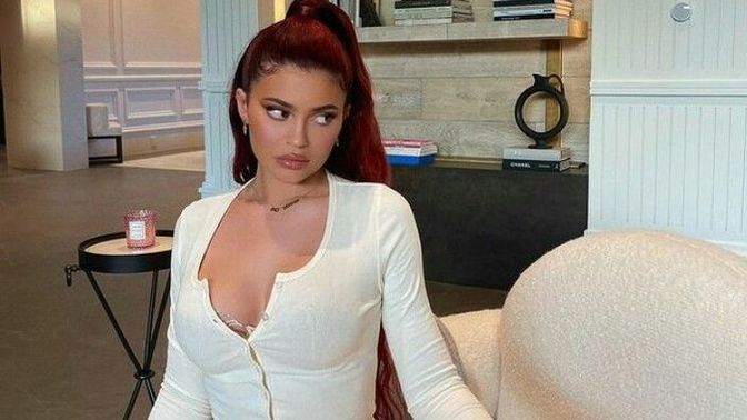 Kombinlerinde dekolte giymek ayıp mıdır?