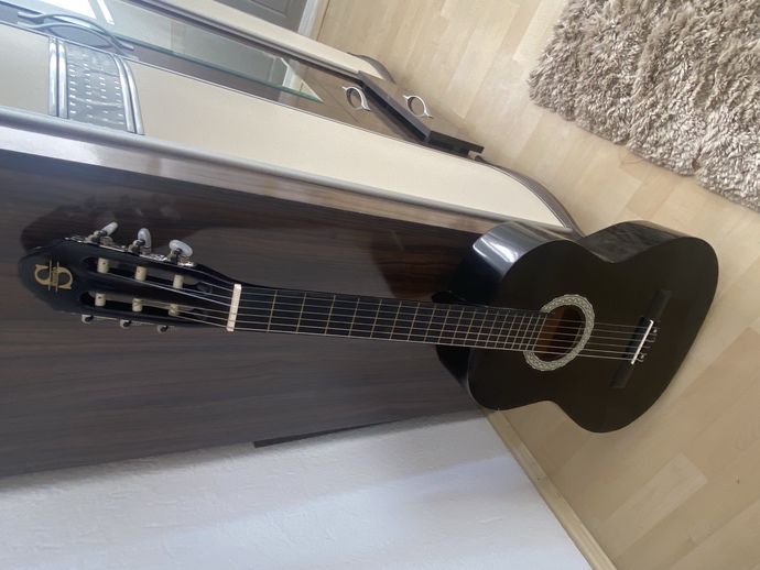 3 sene önce aldığım gitarımı satacağım, ne kadar eder?