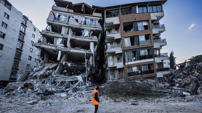 Depremin Amerika tarafından tetiklendiği söyleniyor. Bu konuda senin fikrin nedir?