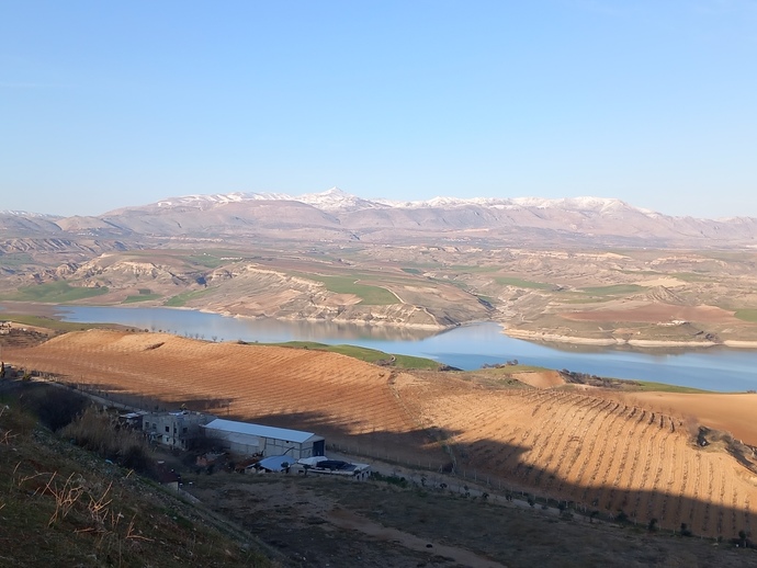 Şu anda nasıl bir manzaraya bakıyorsun?
