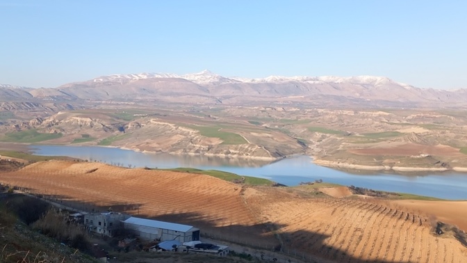 Şu anda nasıl bir manzaraya bakıyorsun?