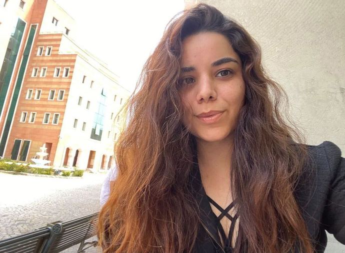 Instagram gönderisi olarak atmak için hangi fotoğraf daha iyi?