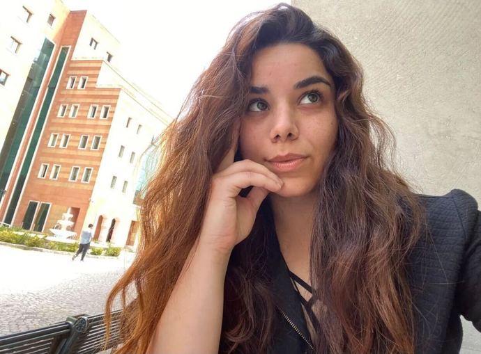 Instagram gönderisi olarak atmak için hangi fotoğraf daha iyi?