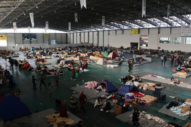 Depremlerden sonra Adanalılar evlerine giremiyor! 28inde deprem olacak söylentileri var Deprem Olur mu?