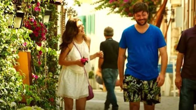 Aşık olduğunda arka fonda çalan şarkı hangisi olur?