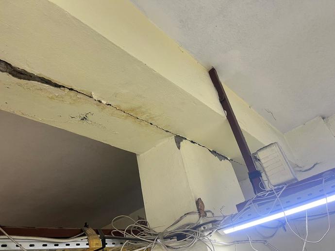 Depremden dolayı apartmanda çatlaklar var. Bakar mısınız, riskli mi?