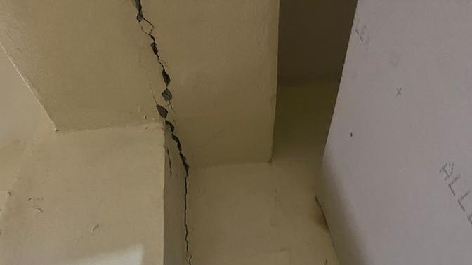 Depremden dolayı apartmanda çatlaklar var. Bakar mısınız, riskli mi?