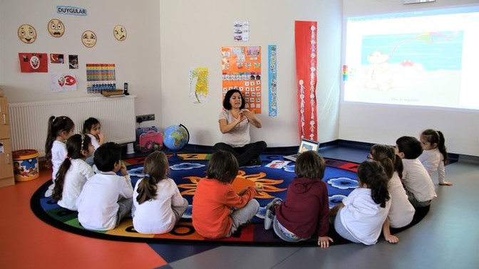 Çocuğum anaokuluna gidiyor dışlandığını düşünüyorum. Çok zoruma gidiyor, ne yapmalıyım?