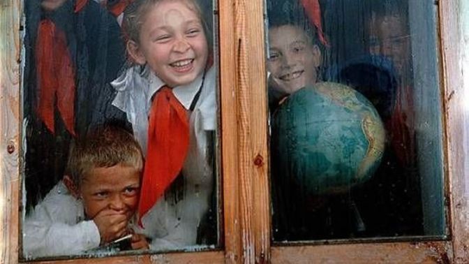 Sizce görseldeki çocuklar ne görmüş olabilir?