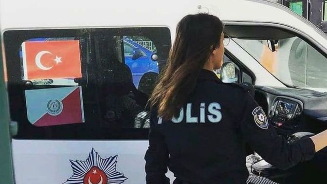 Kadın polis olmak istiyorum. Çalışma şartları çok mu zor?