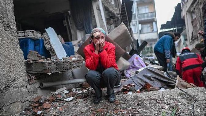Depremden bu yana ağlama krizine giriyorum, arkadaşlarım ve akrabalarım öldü! Kendimi nasıl toplayacağım?