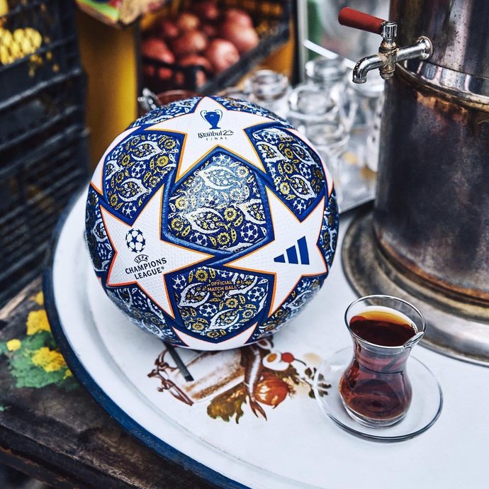 İstanbulda oynanacak olan Şampiyonlar Ligi Final topu görücüye çıktı🔥 Sizce güzel mi?