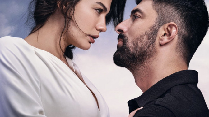 Engin Akyürek ve Demet Özdemir'in başrollerinde olduğu Adım Farah dizisinin afişi paylaşılmış 🌼 Afiş çok iyi değil mi?