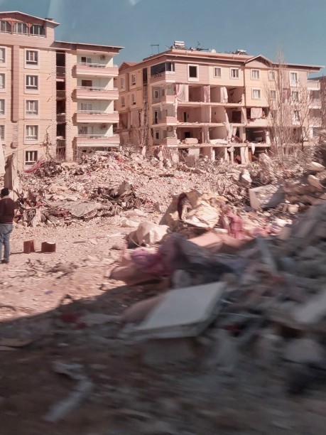 5 yıllık bu binalar depremde bu hale geldi. Ne düşünüyorsunuz?