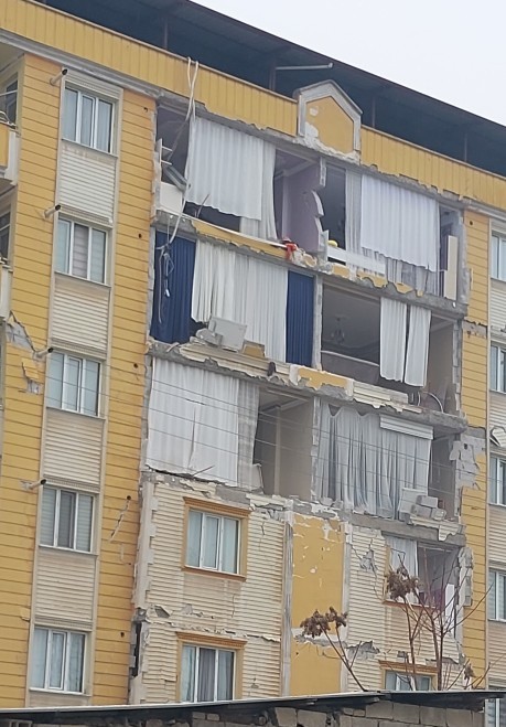 5 yıllık bu binalar depremde bu hale geldi. Ne düşünüyorsunuz?