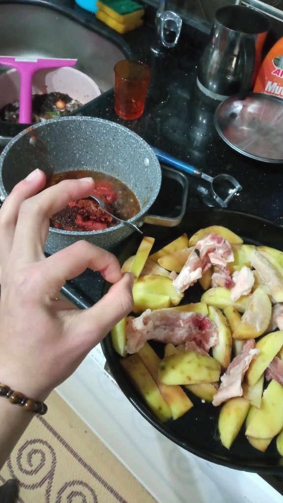 Yemek yapmayı bilir misin?