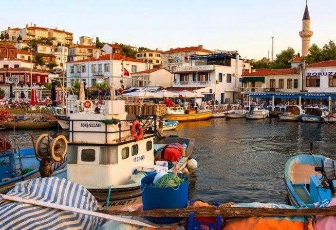Bugün izinliyim, tek canım sıkılıyor. İstanbulda neler yapılabilir tek başına?