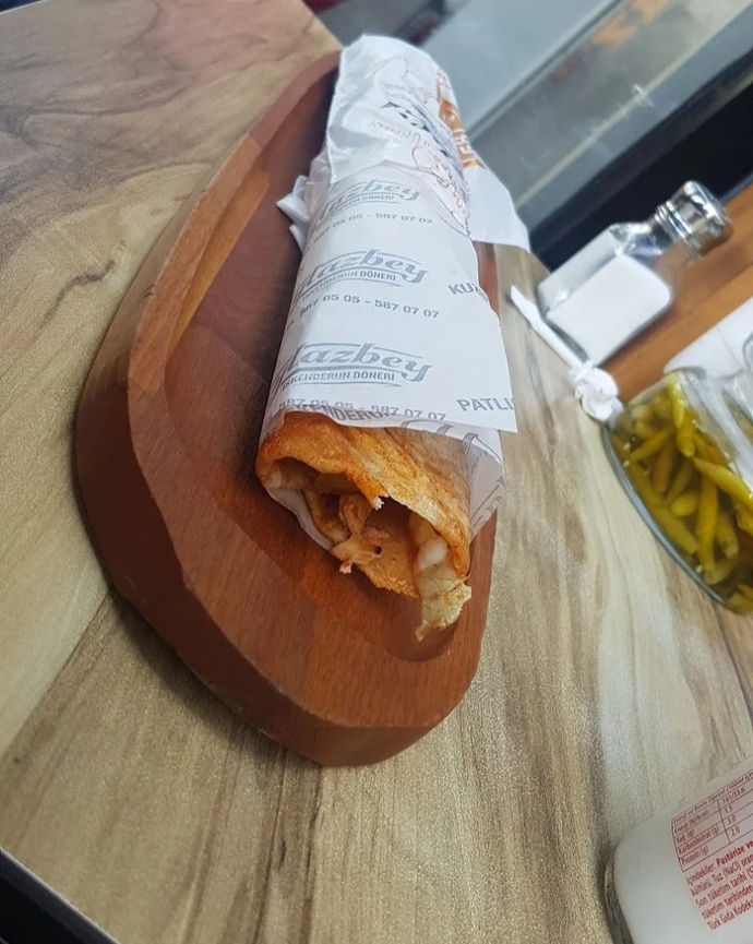 İstanbulda yaşıyorum, İskenderun dönercisinde döner yiyorum. Çıkarken geçmiş olsun demeli miyim?