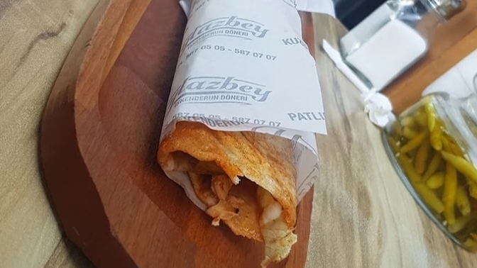 İstanbul'da yaşıyorum, İskenderun dönercisinde döner yiyorum. Çıkarken geçmiş olsun demeli miyim?