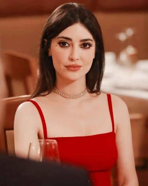 Kızlarda iri göz mü  hoş  ufak göz mü hoş?
