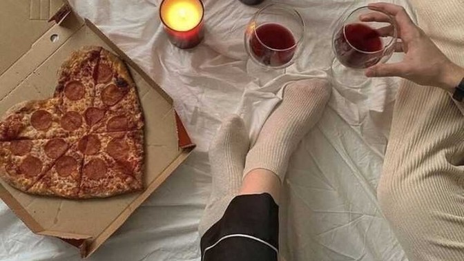 Erkekler istedikleri için değil de kadınlar mutlu olsun diye mi romantizm yapıyor?
